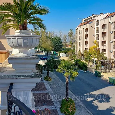2-bedroom Pool View Sunny Апартамент