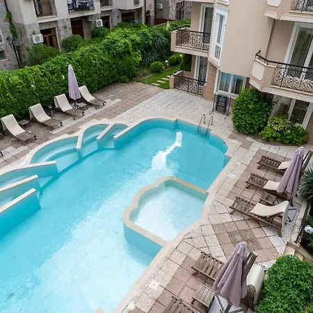 2-bedroom Pool View Sunny Апартамент